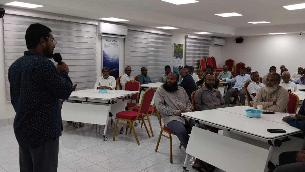 ފުވައްމުލަކުގައި އިމާމުންނާއި ޚަތީބުން ތާޒާކުރުމުގެ ޕްރޮގްރާމެއް