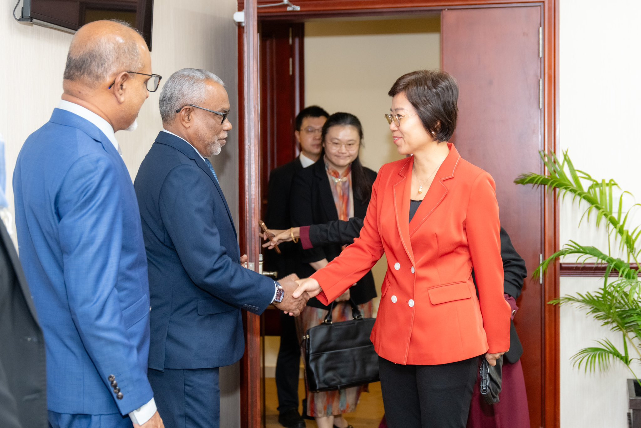 Chinese Ambassador Meets Maldives Speaker in Diplomatic Courtesy Call ...